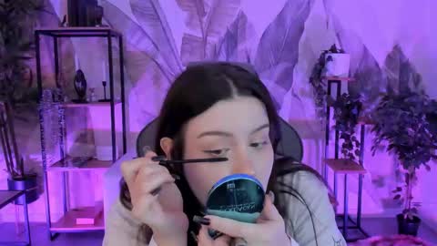little girl who is always right or Coraline online show from 10/21/25, 05:19