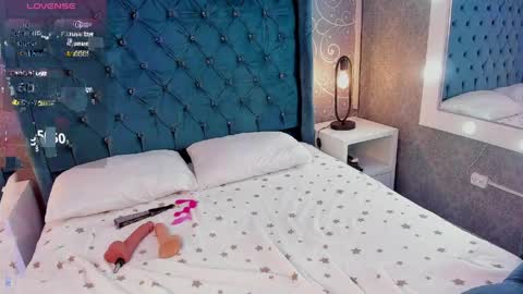 Snapshot of coralinered chatting on 04/11/26, 01:21 Red online show from 04/11/26, 01:21