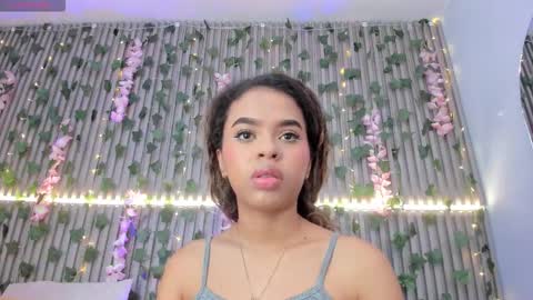 coralineross_ online show from 11/06/25, 10:49