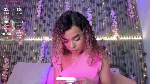 coralineross_ online show from 11/08/25, 11:58