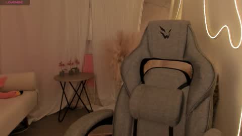 Snapshot of coramiel chatting on 03/18/26, 05:54 little girl who is always right or just Cora online show from 03/18/26, 05:54