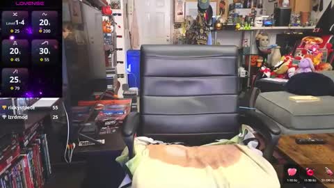 Snapshot of coreyniles96 chatting on 12/01/25, 09:31 CoreyNiles96 online show from 12/01/25, 09:31