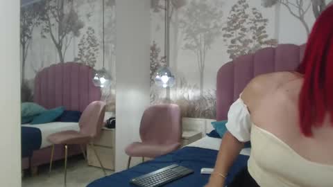 corineray online show from 09/12/25, 08:42