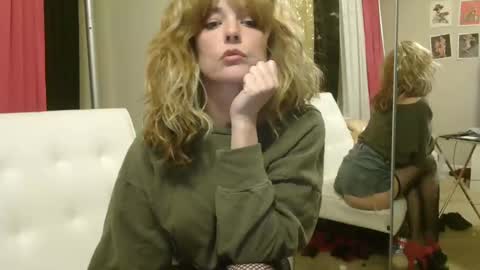 Snapshot of corinnebijou chatting on 03/05/25, 04:56 CorinneBijou online show from 03/05/25, 04:56