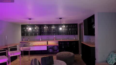 Snapshot of corinnerusso chatting on 10/20/25, 05:30 Corinne Russo online show from 10/20/25, 05:30