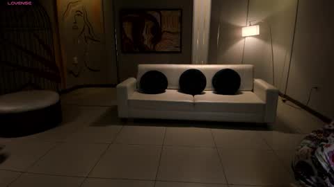 Snapshot of corinnerusso chatting on 02/17/26, 11:07 Corinne Russo online show from 02/17/26, 11:07