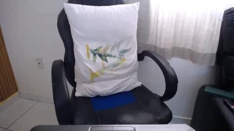 Snapshot of corolaxxl chatting on 03/04/26, 04:46 corolaxxl online show from 03/04/26, 04:46