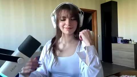 Snapshot of corrienavanjo chatting on 07/17/26, 01:18 corrienavanjo online show from 07/17/26, 01:18