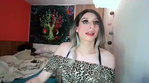 Snapshot of cosmic_crystal chatting on 12/23/24, 08:25 cosmic_crystal online show from 12/23/24, 08:25