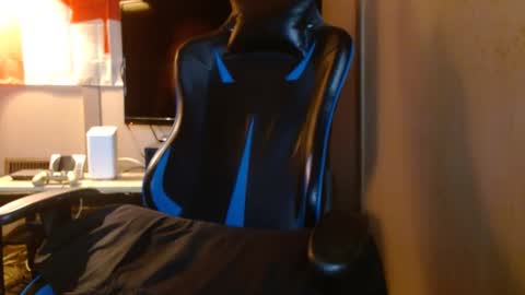 Snapshot of cosmicjones88 chatting on 12/29/24, 04:27 cosmicjones88 online show from 12/29/24, 04:27