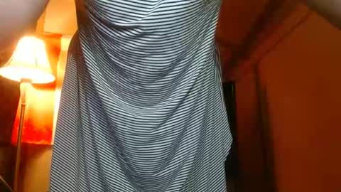 Snapshot of cosmicjones88 chatting on 01/01/25, 06:37 cosmicjones88 online show from 01/01/25, 06:37