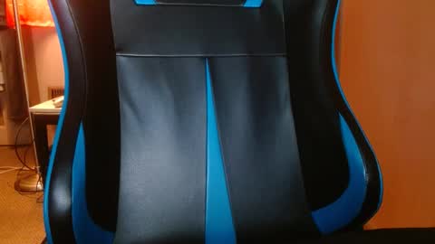 Snapshot of cosmicjones88 chatting on 01/04/25, 04:33 cosmicjones88 online show from 01/04/25, 04:33