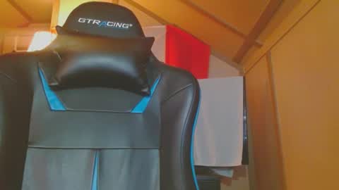 Snapshot of cosmicjones88 chatting on 02/05/25, 04:14 cosmicjones88 online show from 02/05/25, 04:14