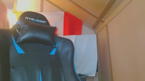 Snapshot of cosmicjones88 chatting on 02/17/25, 08:36 cosmicjones88 online show from 02/17/25, 08:36