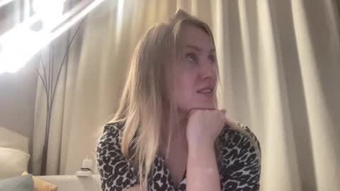 cosmo_blondiee online show from 09/15/25, 03:12