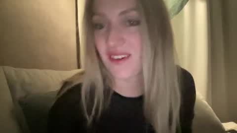 cosmo_blondiee online show from 09/20/25, 07:04