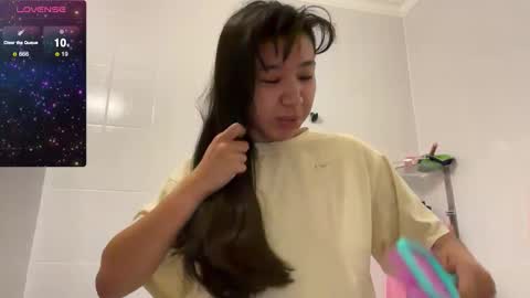 Lina online show from 11/02/25, 07:55