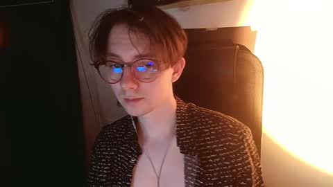 Snapshot of cosmonudes chatting on 04/18/26, 07:58 Barry online show from 04/18/26, 07:58