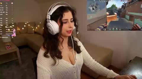 Snapshot of cosmos_baby chatting on 03/15/26, 04:24 Luna online show from 03/15/26, 04:24