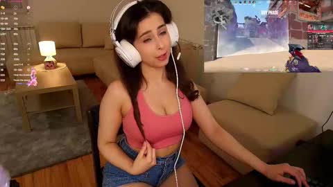 Snapshot of cosmos_baby chatting on 03/22/26, 07:50 Luna online show from 03/22/26, 07:50