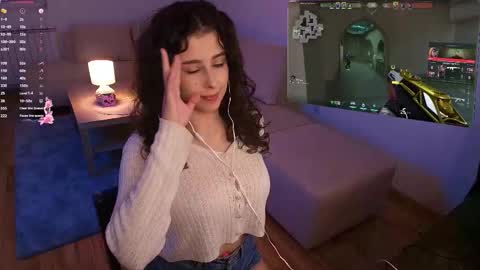 Snapshot of cosmos_baby chatting on 03/27/26, 04:51 Luna online show from 03/27/26, 04:51