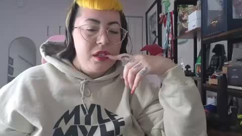 Snapshot of cosplaybruja305 chatting on 07/25/26, 02:53 Miss Mei online show from 07/25/26, 02:53