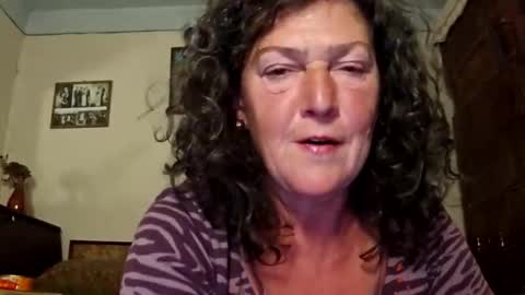 Snapshot of cougarcofee chatting on 10/22/25, 07:46 cougarcofee online show from 10/22/25, 07:46