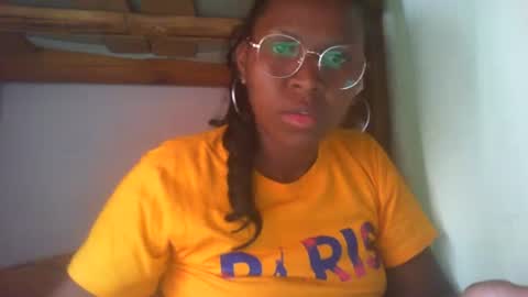 Snapshot of couleur_vanille chatting on 02/04/25, 08:02 couleur_vanille online show from 02/04/25, 08:02