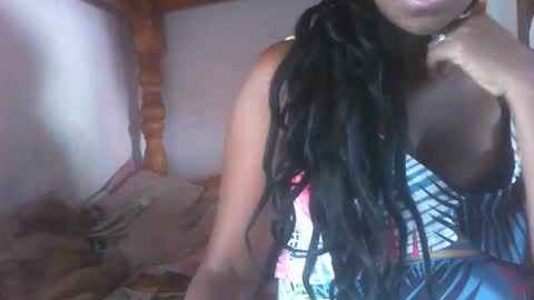 Snapshot of couleur_vanille chatting on 02/27/25, 06:18 couleur_vanille online show from 02/27/25, 06:18