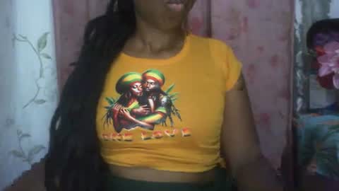 Snapshot of couleur_vanille chatting on 09/29/25, 01:22 couleur_vanille online show from 09/29/25, 01:22