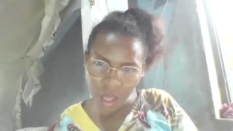 Snapshot of couleur_vanille chatting on 01/15/26, 02:43 couleur_vanille online show from 01/15/26, 02:43