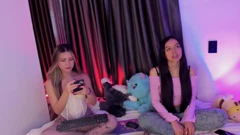 couple_funnyy online show from 11/29/25, 12:57