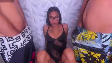 Snapshot of couple_latin2025 chatting on 11/29/25, 09:18 couple_latin2025 online show from 11/29/25, 09:18