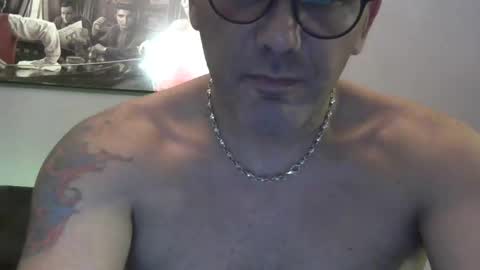 Snapshot of couplehootxxx chatting on 01/17/25, 03:22 julia and don online show from 01/17/25, 03:22