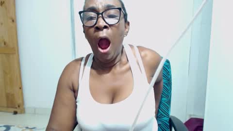 Snapshot of couplehot4uxx chatting on 12/02/25, 06:19 luckyalysonXXX online show from 12/02/25, 06:19