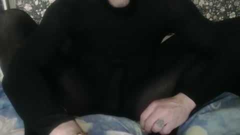 Snapshot of couplelovecam chatting on 11/15/25, 05:53 pantyhosesforme online show from 11/15/25, 05:53