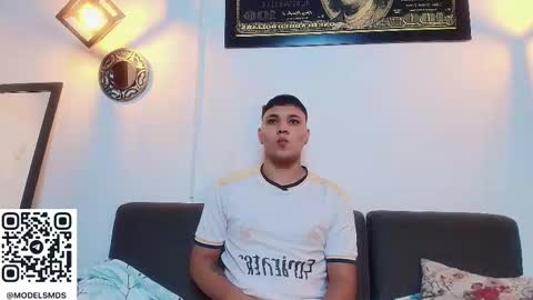 Snapshot of couplelovely_dss chatting on 11/22/25, 01:43 Barby and Kenny online show from 11/22/25, 01:43