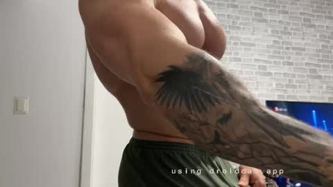 couplemuscle40 online show from 11/13/25, 08:41