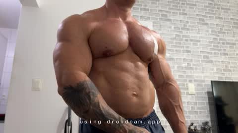 couplemuscle40 online show from 02/11/26, 06:02