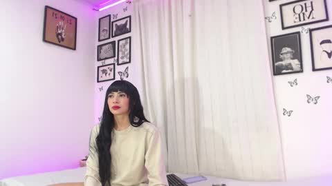 Snapshot of coupsextop chatting on 12/18/24, 04:42 Juli and Liam online show from 12/18/24, 04:42