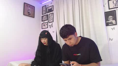 Snapshot of coupsextop chatting on 12/23/24, 04:44 Juli and Liam online show from 12/23/24, 04:44