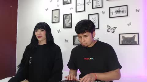 Snapshot of coupsextop chatting on 01/05/25, 04:04 Juli and Liam online show from 01/05/25, 04:04