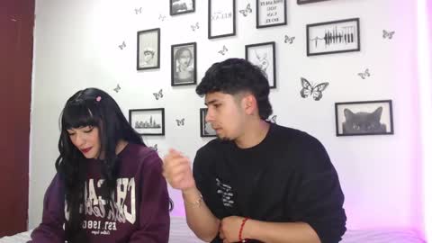 Snapshot of coupsextop chatting on 01/20/25, 04:32 Juli and Liam online show from 01/20/25, 04:32