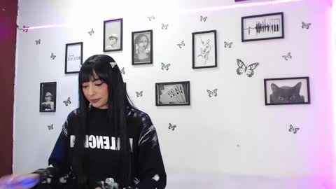 Snapshot of coupsextop chatting on 02/24/25, 07:55 Juli and Liam online show from 02/24/25, 07:55