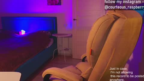 Snapshot of courteous_raspberrrry chatting on 01/28/25, 03:14 Rose Roys my  online show from 01/28/25, 03:14