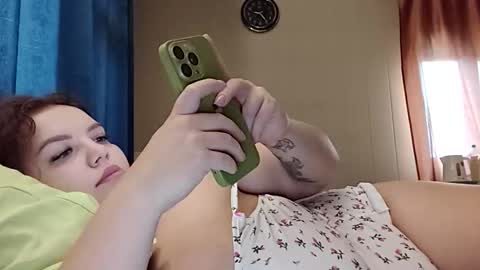 Snapshot of courteous_raspberrrry chatting on 10/21/25, 06:25 Rose Roys my  online show from 10/21/25, 06:25