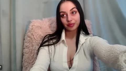 Snapshot of courtney_lux chatting on 02/04/26, 02:56 Courtney online show from 02/04/26, 02:56