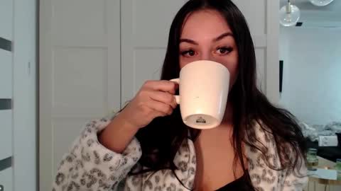 Snapshot of courtney_lux chatting on 02/18/26, 07:48 Courtney online show from 02/18/26, 07:48