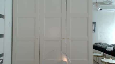 Snapshot of courtney_lux chatting on 03/18/26, 07:55 Courtney online show from 03/18/26, 07:55