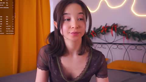 Snapshot of coventinaashfield chatting on 03/08/26, 07:34 Yui online show from 03/08/26, 07:34